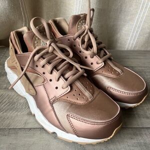 Nike Women's Rose Gold Air Huarache